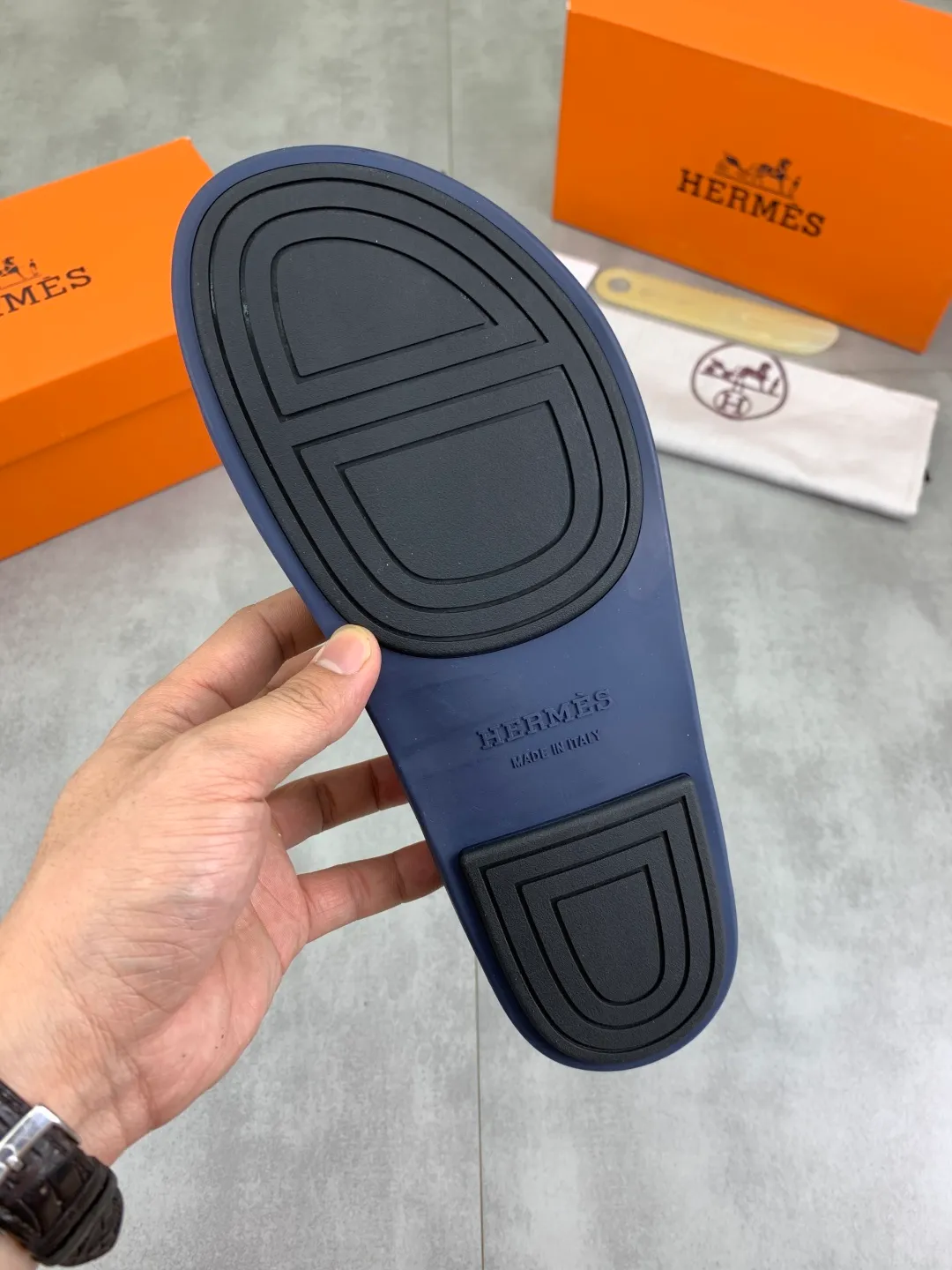 Men's shoes 💰P440 New [HERMES] high-end quality new Hermès slippers, made of imported calfskin, wear-resistant and non-slip rubber outsole. Fashionable and elegant code number: 39-44 (38 45 46 customized)